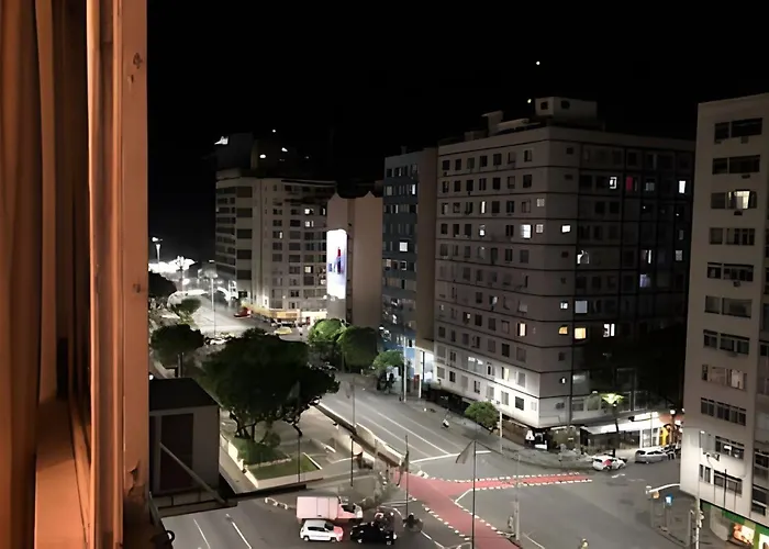 Apartamento Em Copacabana Com Vista Lateral Do Mar