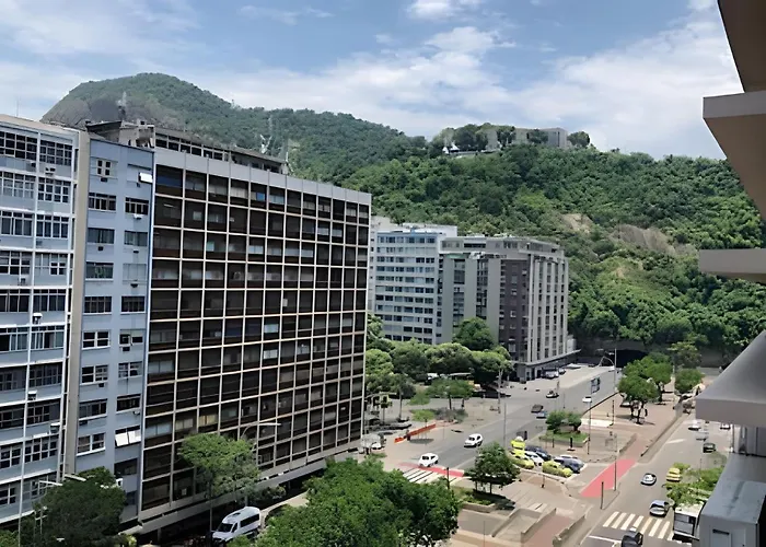 Apartamento Em Copacabana Com Vista Lateral Do Mar
